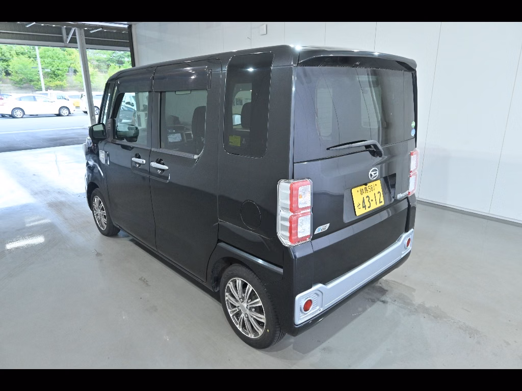 DAIHATSU WAKE