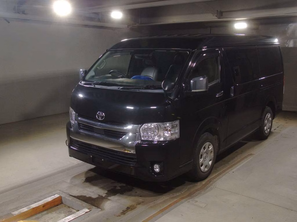 TOYOTA HIACE