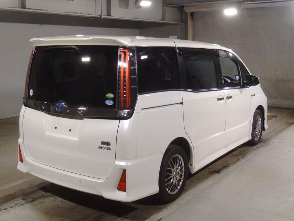 TOYOTA NOAH
