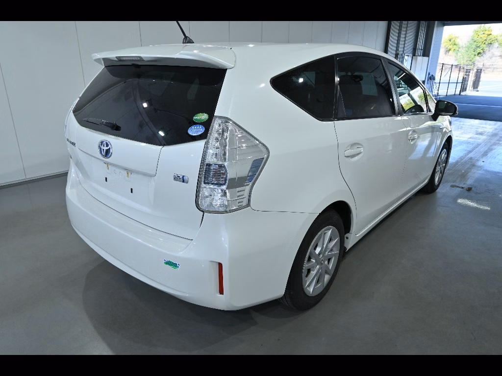 TOYOTA PRIUS ALPHA