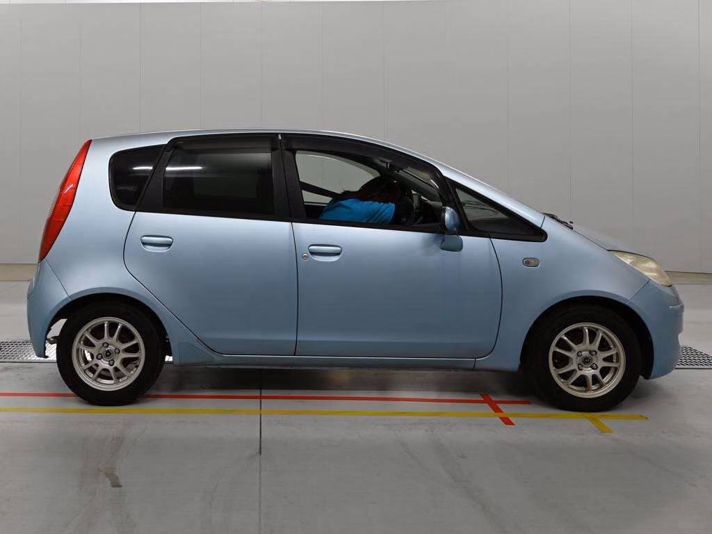 MITSUBISHI COLT