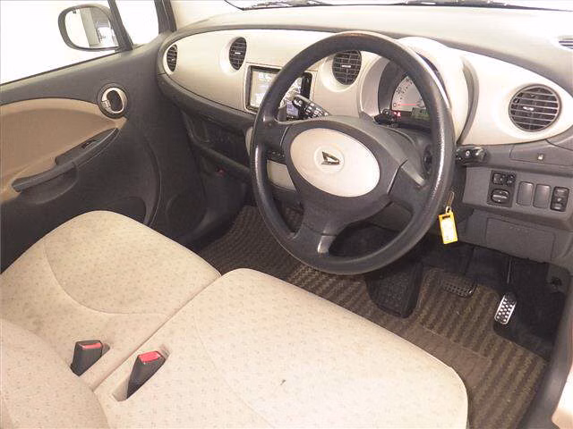DAIHATSU MOVE LATTE