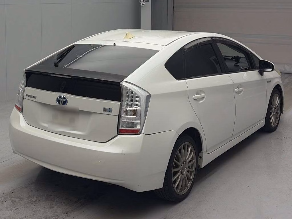 TOYOTA PRIUS