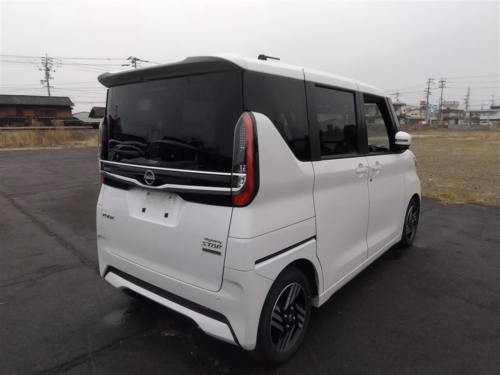 NISSAN ROOX