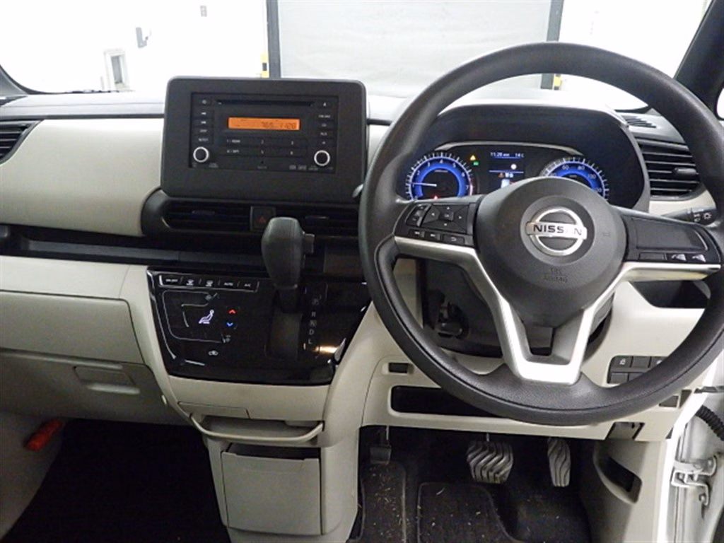 NISSAN ROOX