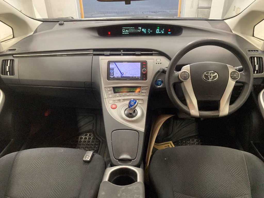 TOYOTA PRIUS