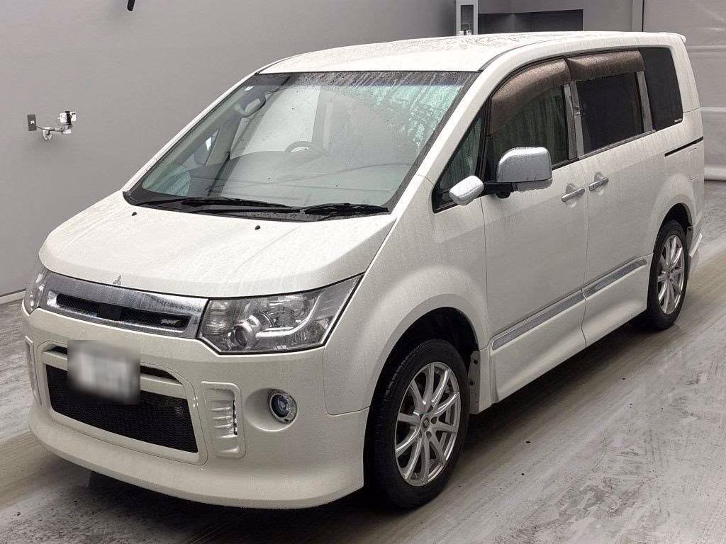 MITSUBISHI DELICA D:5