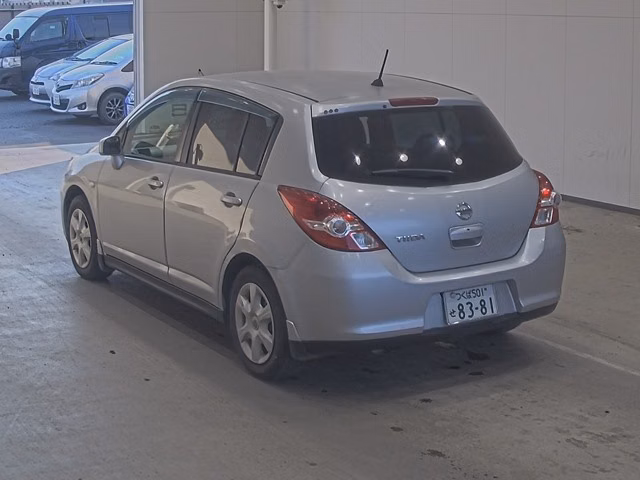NISSAN TIIDA