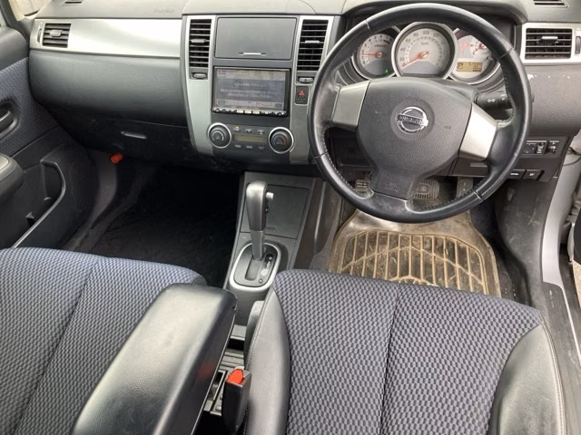 NISSAN TIIDA