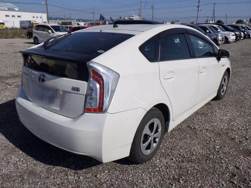 TOYOTA PRIUS