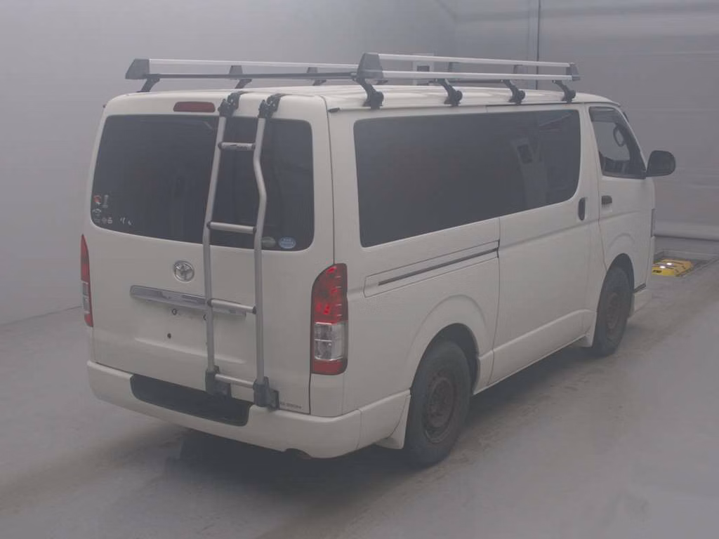 TOYOTA REGIUS ACE