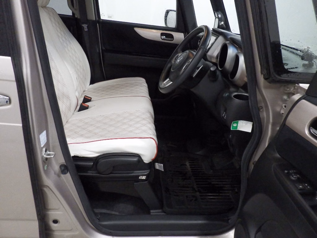 HONDA N-BOX+