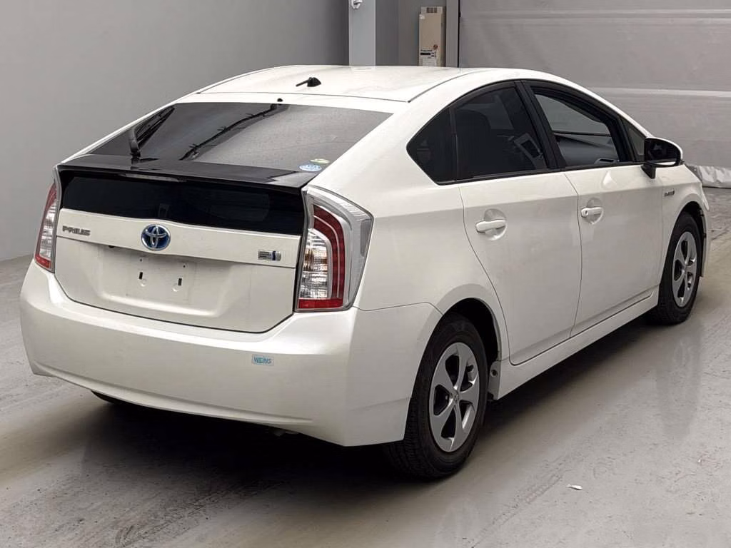 TOYOTA PRIUS