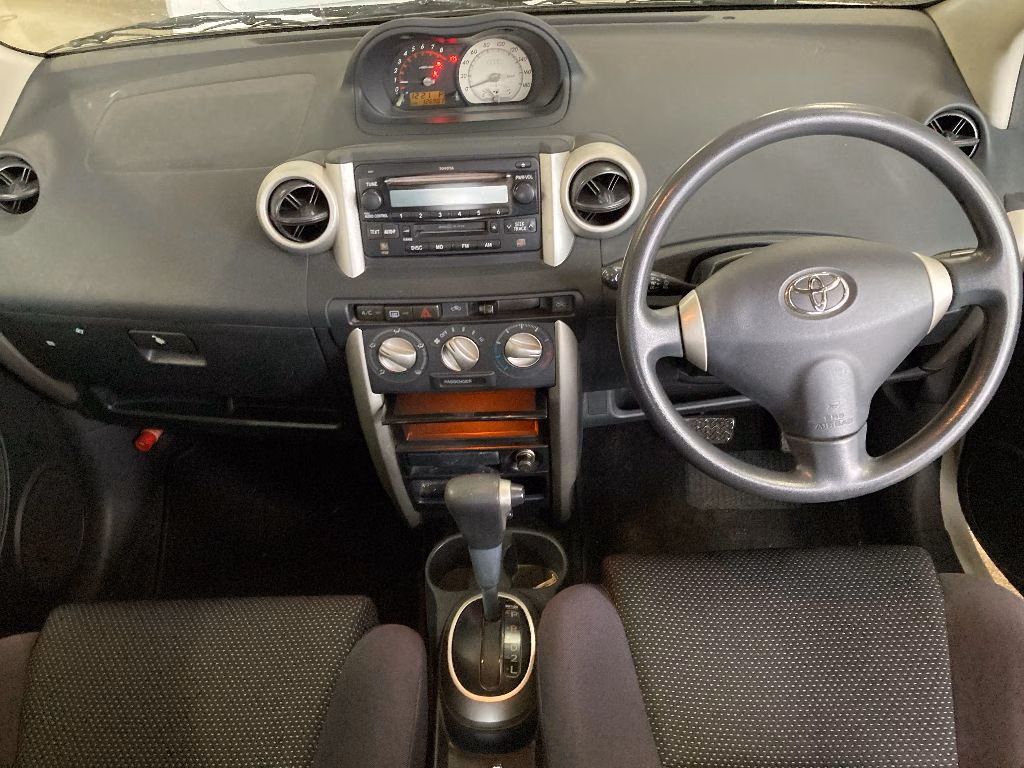 TOYOTA IST