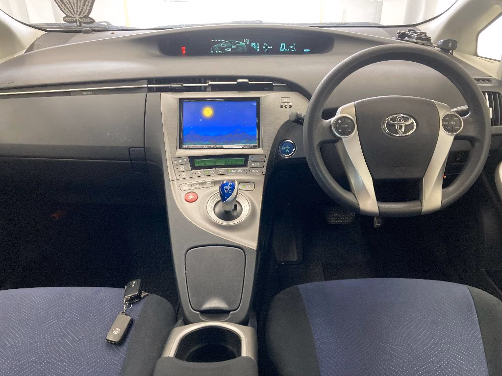 TOYOTA PRIUS