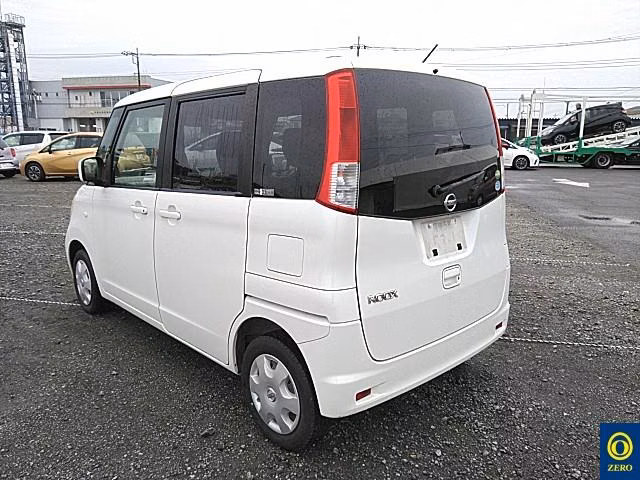 NISSAN ROOX