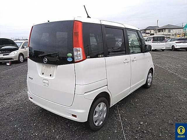 NISSAN ROOX