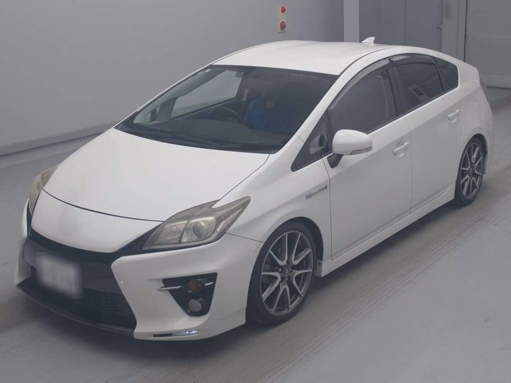 TOYOTA PRIUS