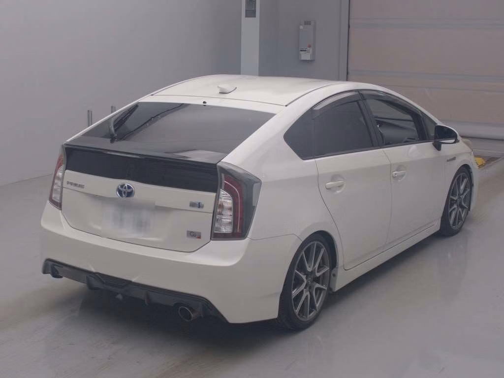 TOYOTA PRIUS