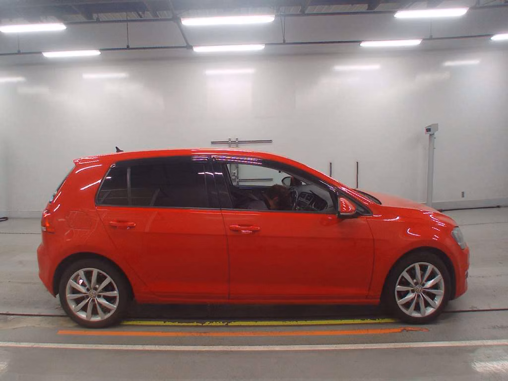 VOLKSWAGEN GOLF