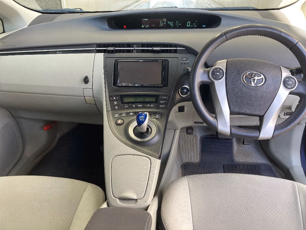 TOYOTA PRIUS