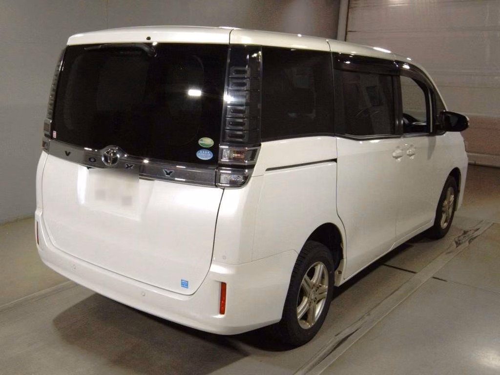 TOYOTA VOXY