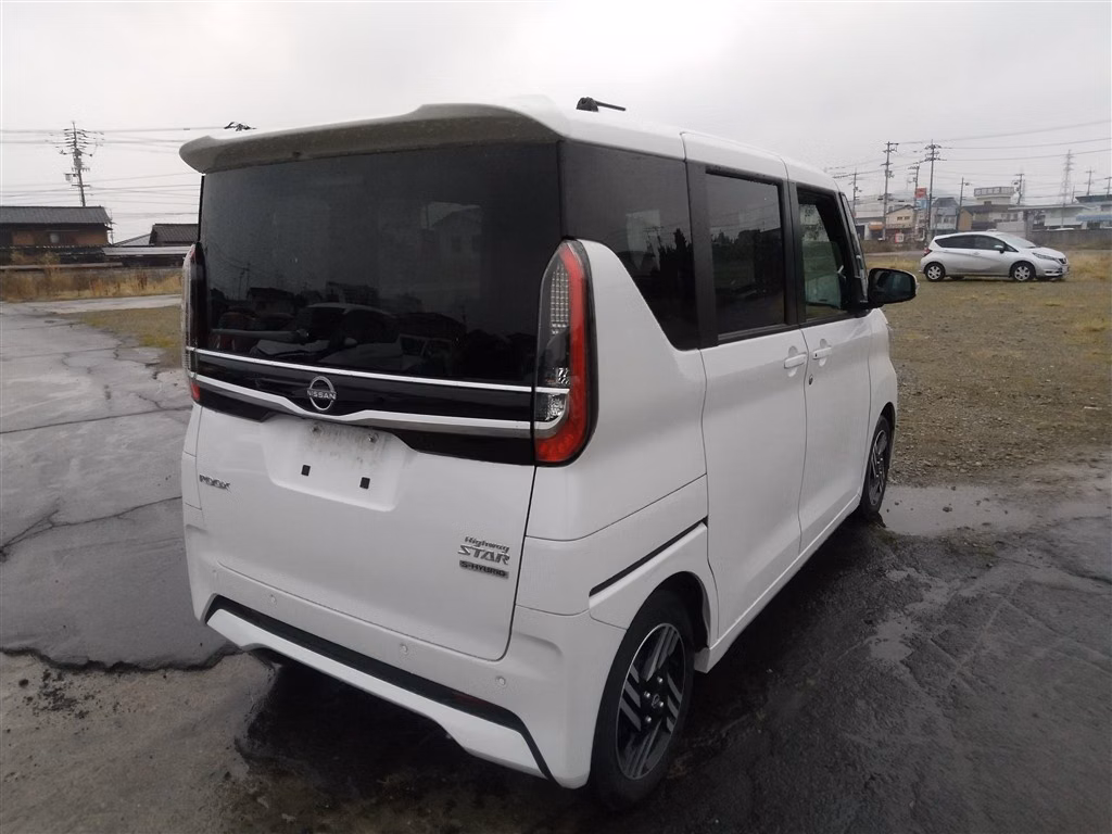 NISSAN ROOX