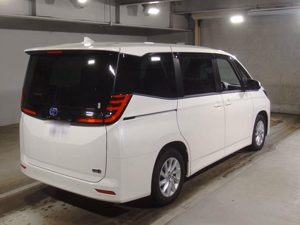 TOYOTA NOAH