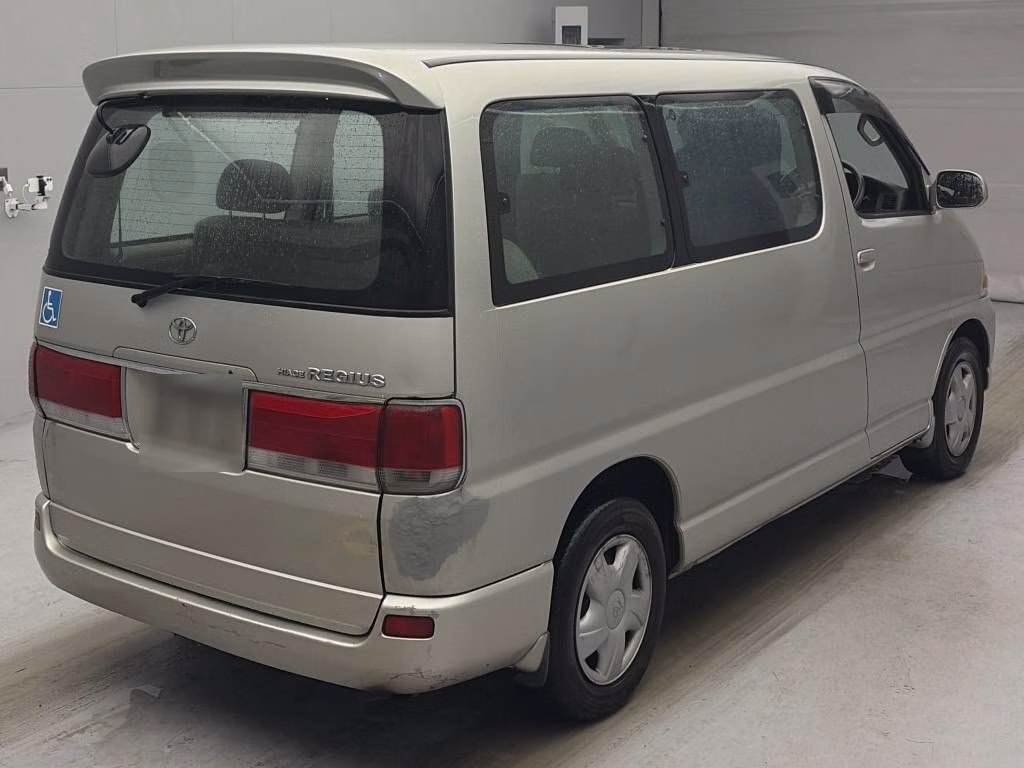 TOYOTA HIACE REGIUS