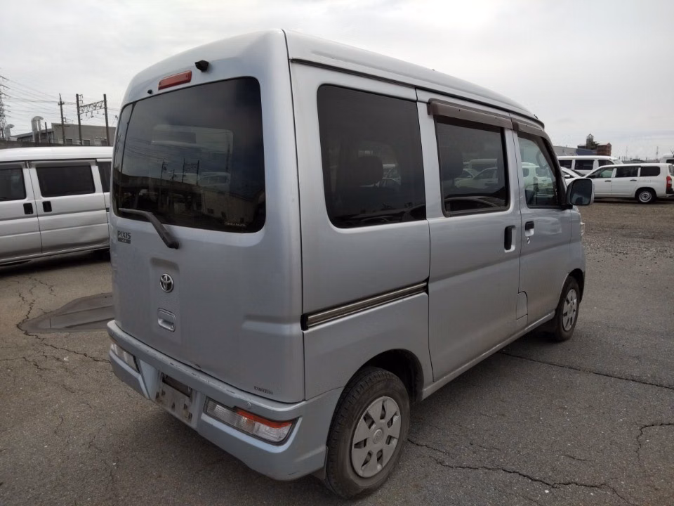 TOYOTA PIXIS VAN