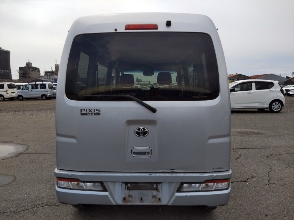 TOYOTA PIXIS VAN