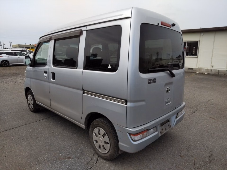 TOYOTA PIXIS VAN