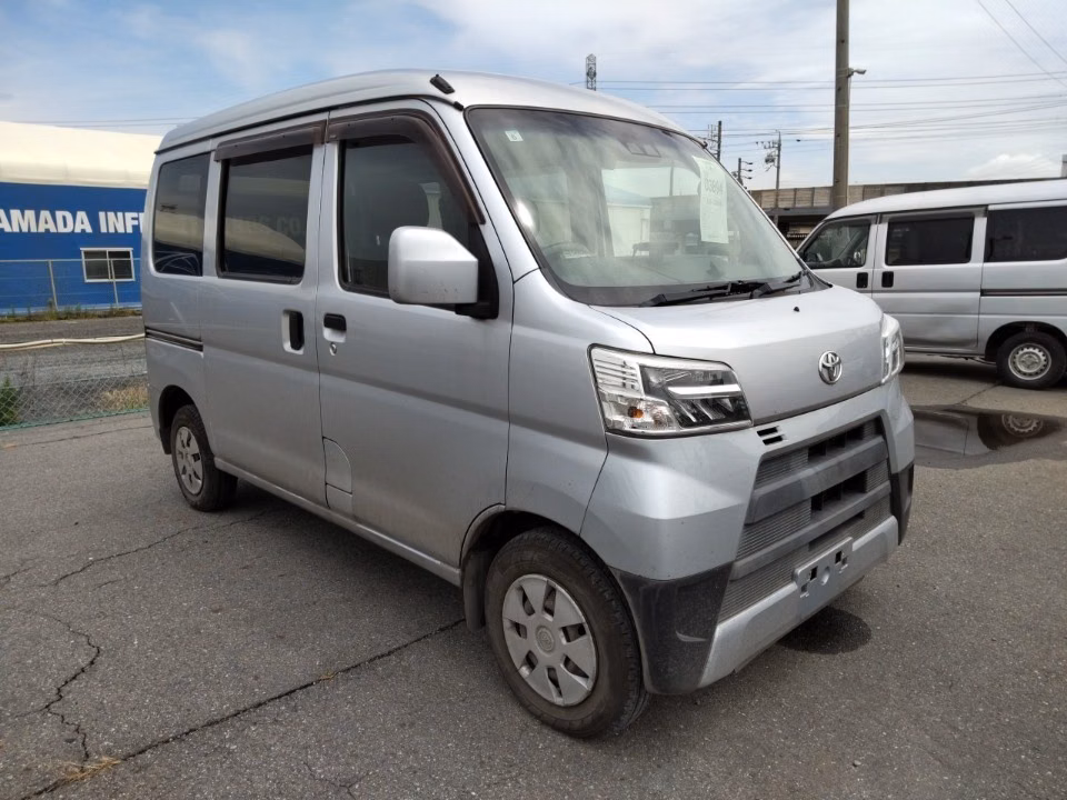 TOYOTA PIXIS VAN