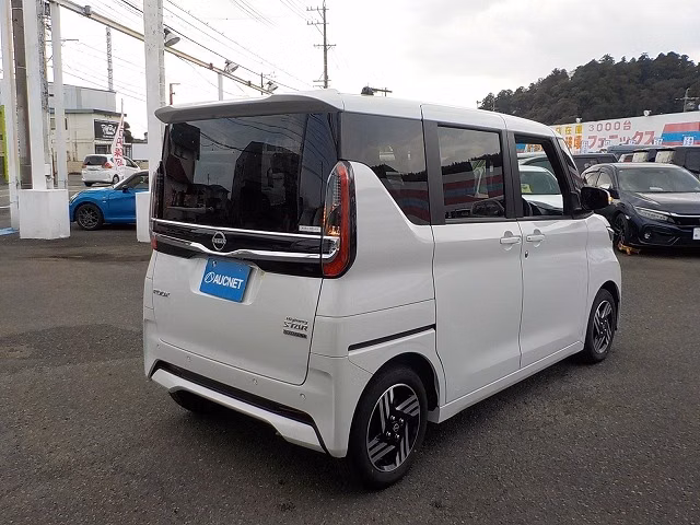 NISSAN ROOX
