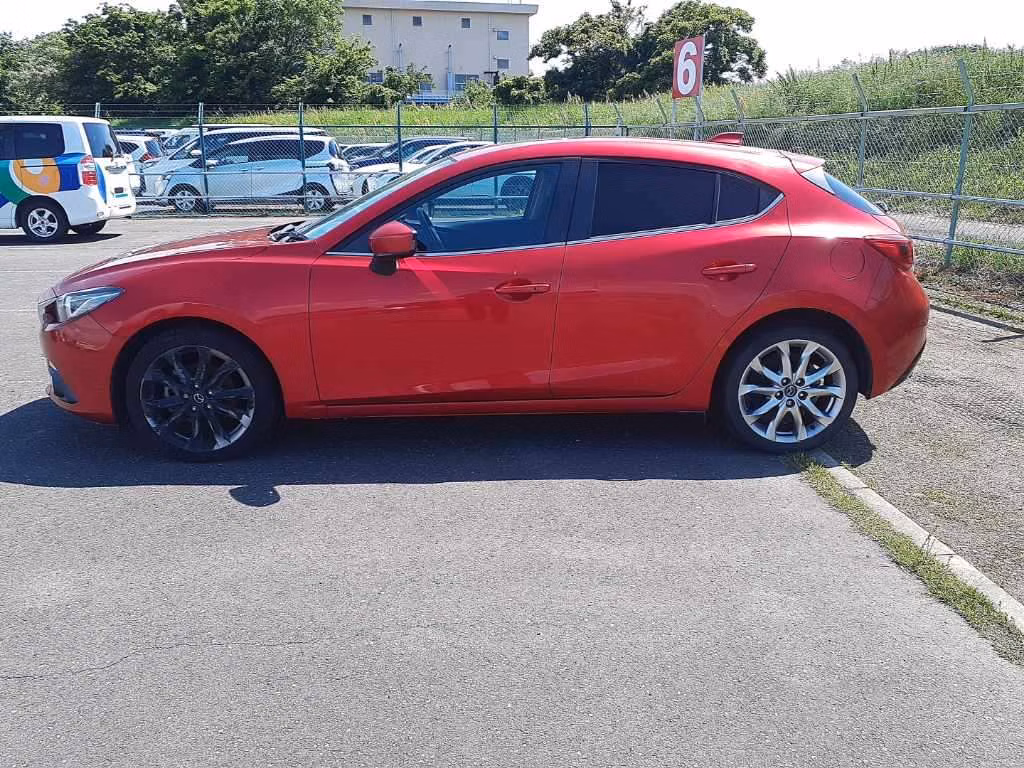 MAZDA AXELA