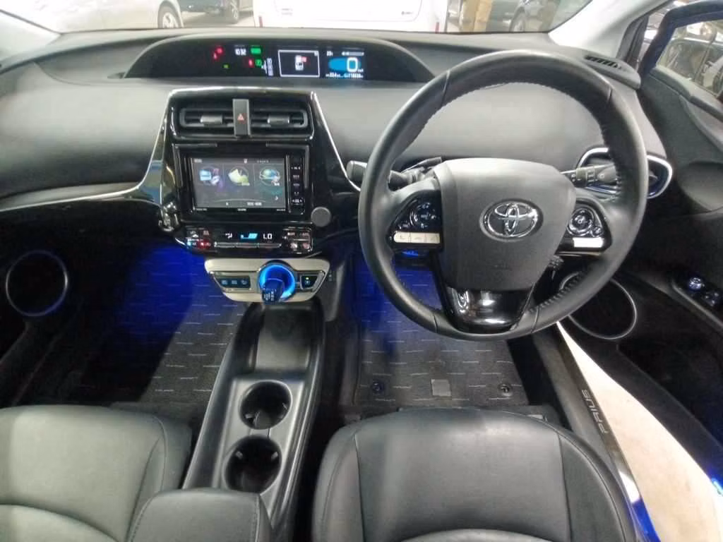 TOYOTA PRIUS