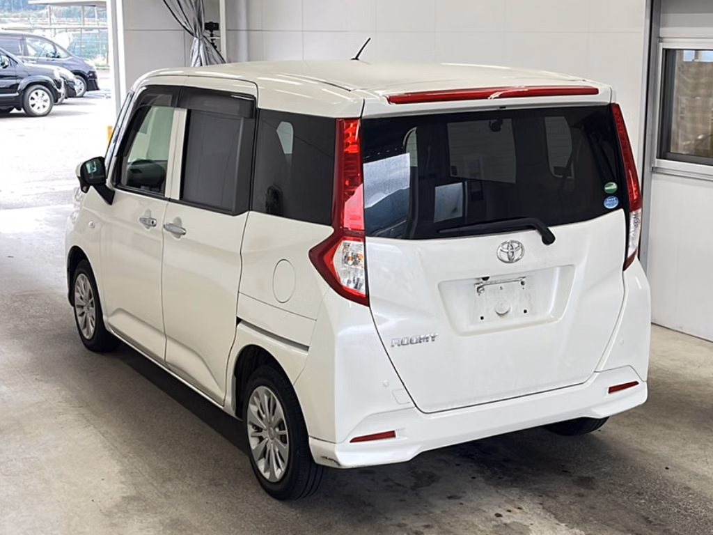 TOYOTA ROOMY