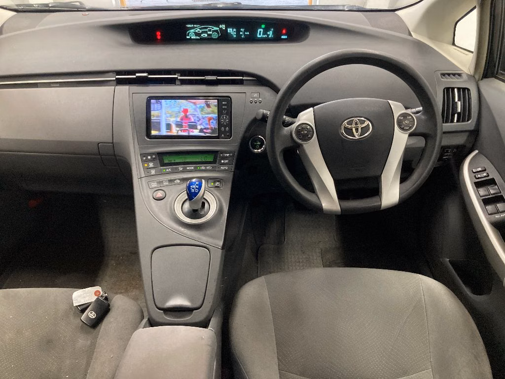 TOYOTA PRIUS