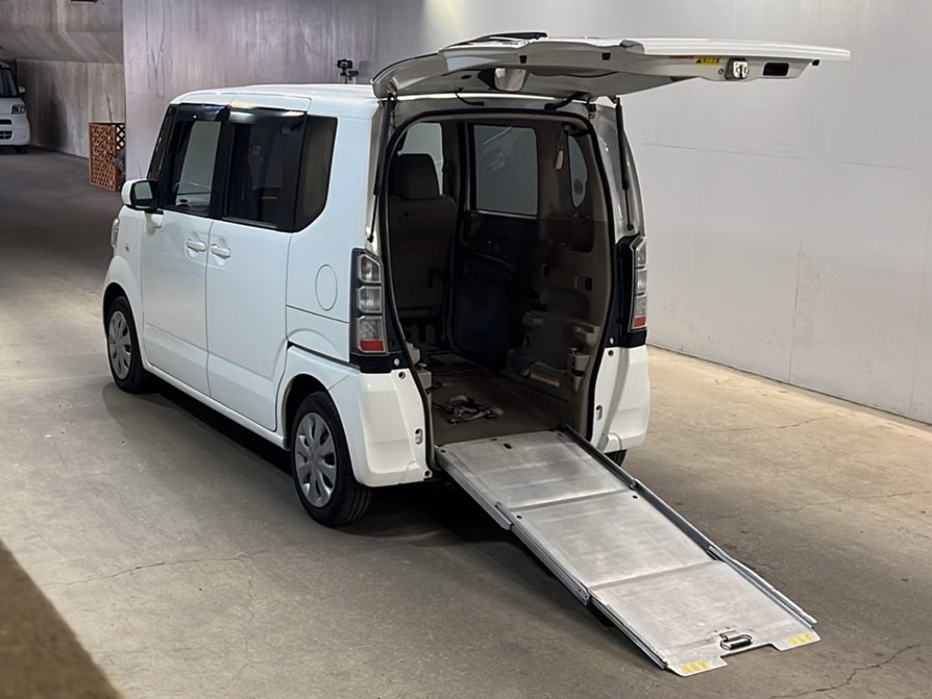HONDA N-BOX+