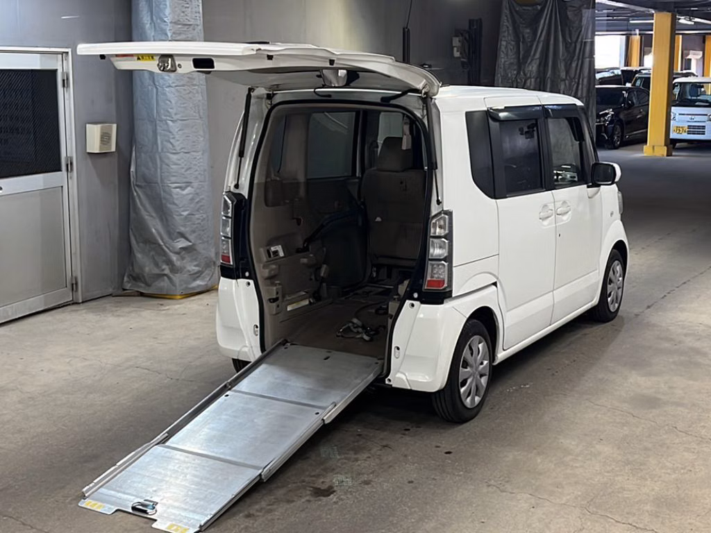 HONDA N-BOX+