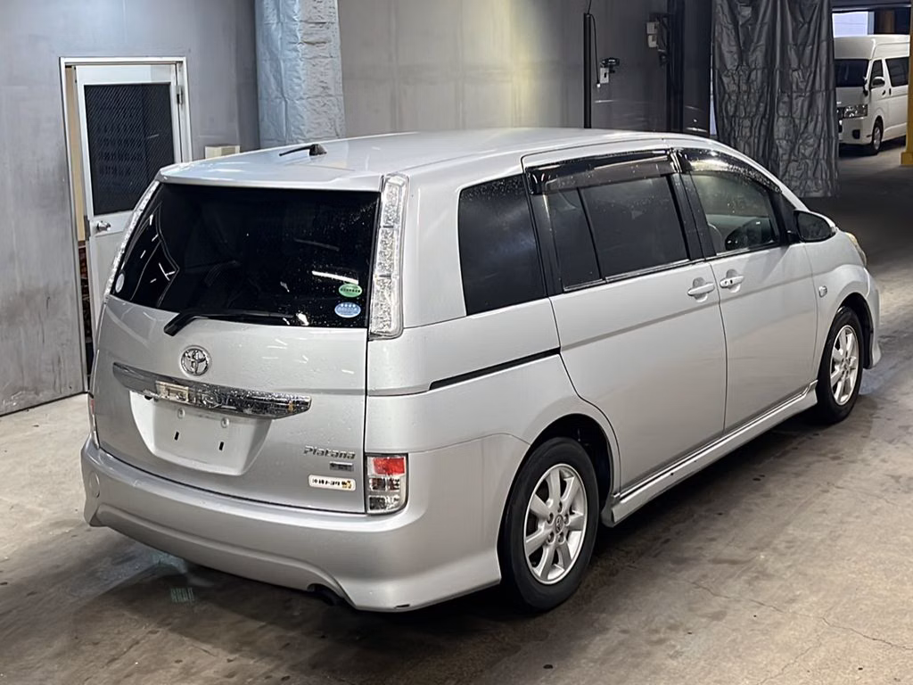 TOYOTA ISIS
