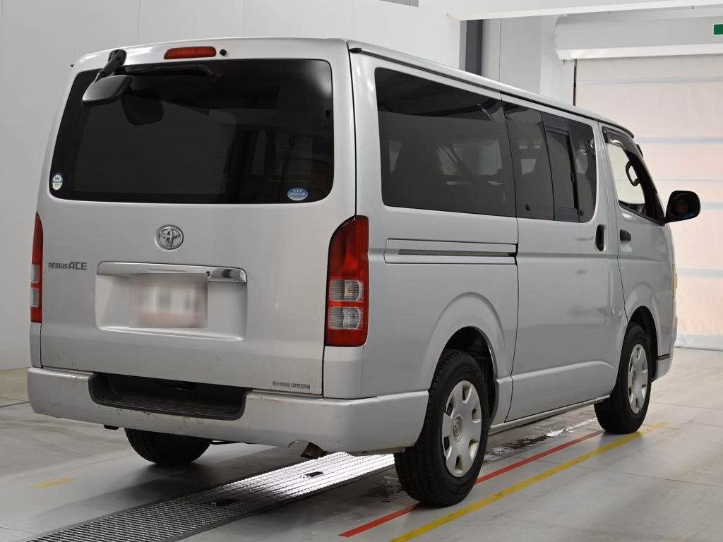 TOYOTA REGIUS ACE