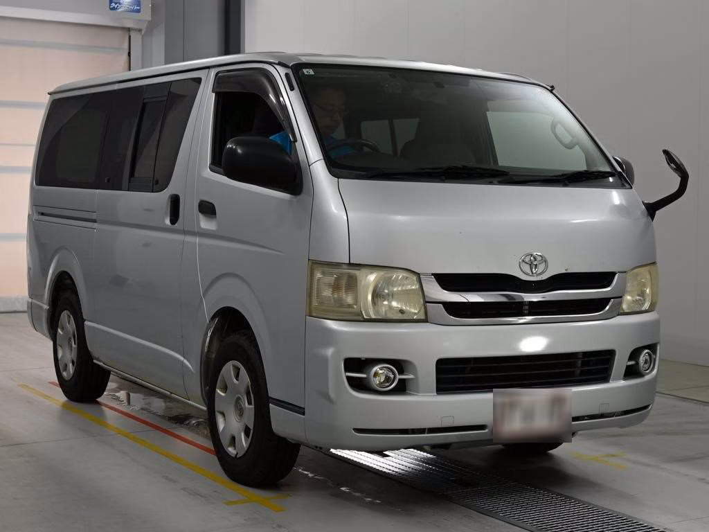 TOYOTA REGIUS ACE