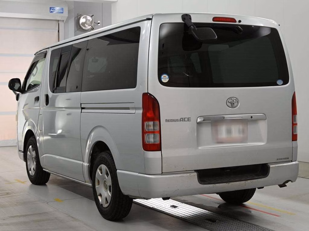 TOYOTA REGIUS ACE
