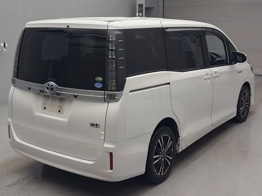 TOYOTA VOXY