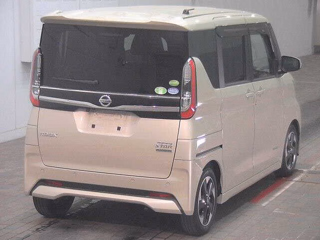NISSAN ROOX