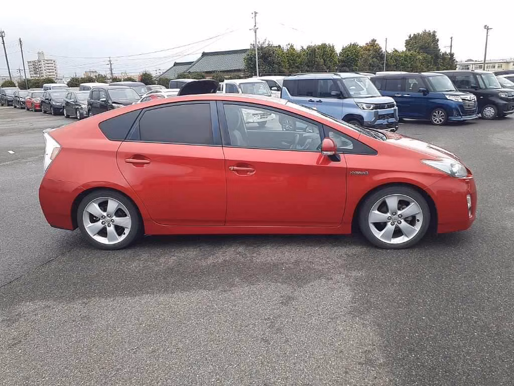 TOYOTA PRIUS