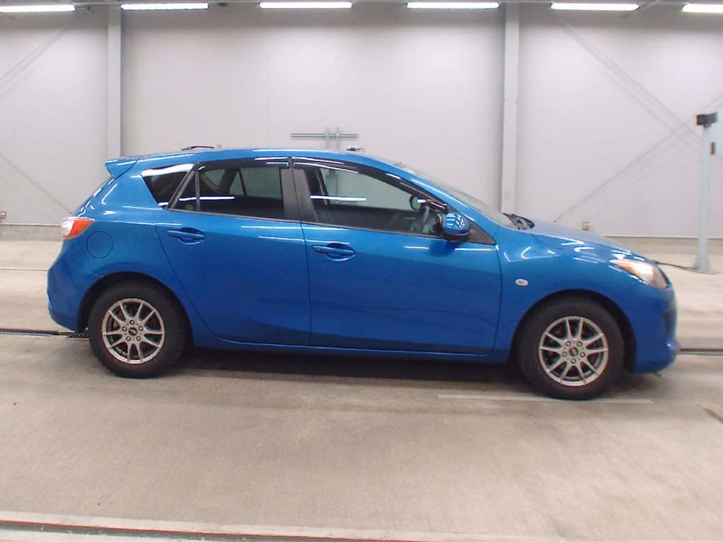 MAZDA AXELA