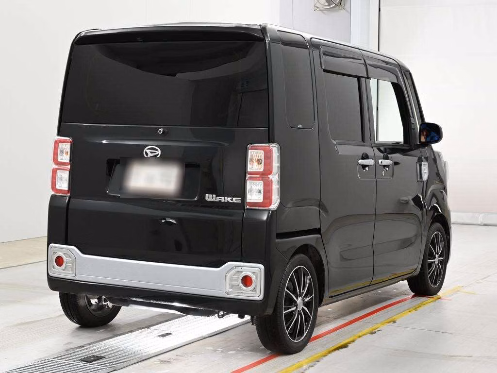DAIHATSU WAKE