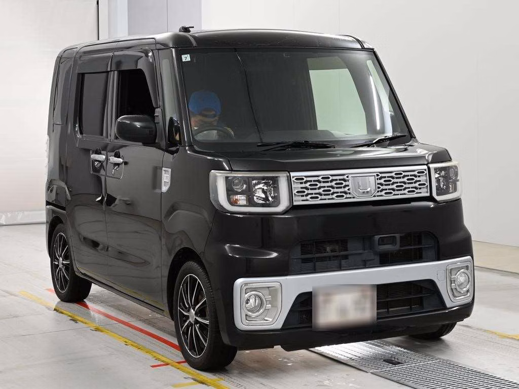 DAIHATSU WAKE